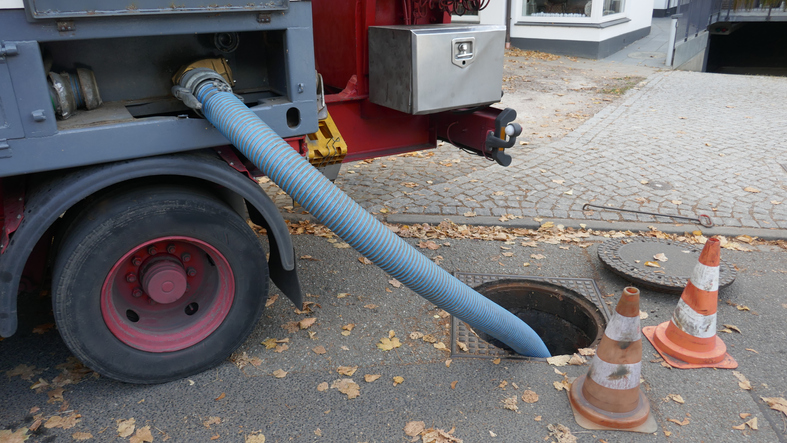 Ciśnieniowe czyszczenie instalacji kanalizacyjnych